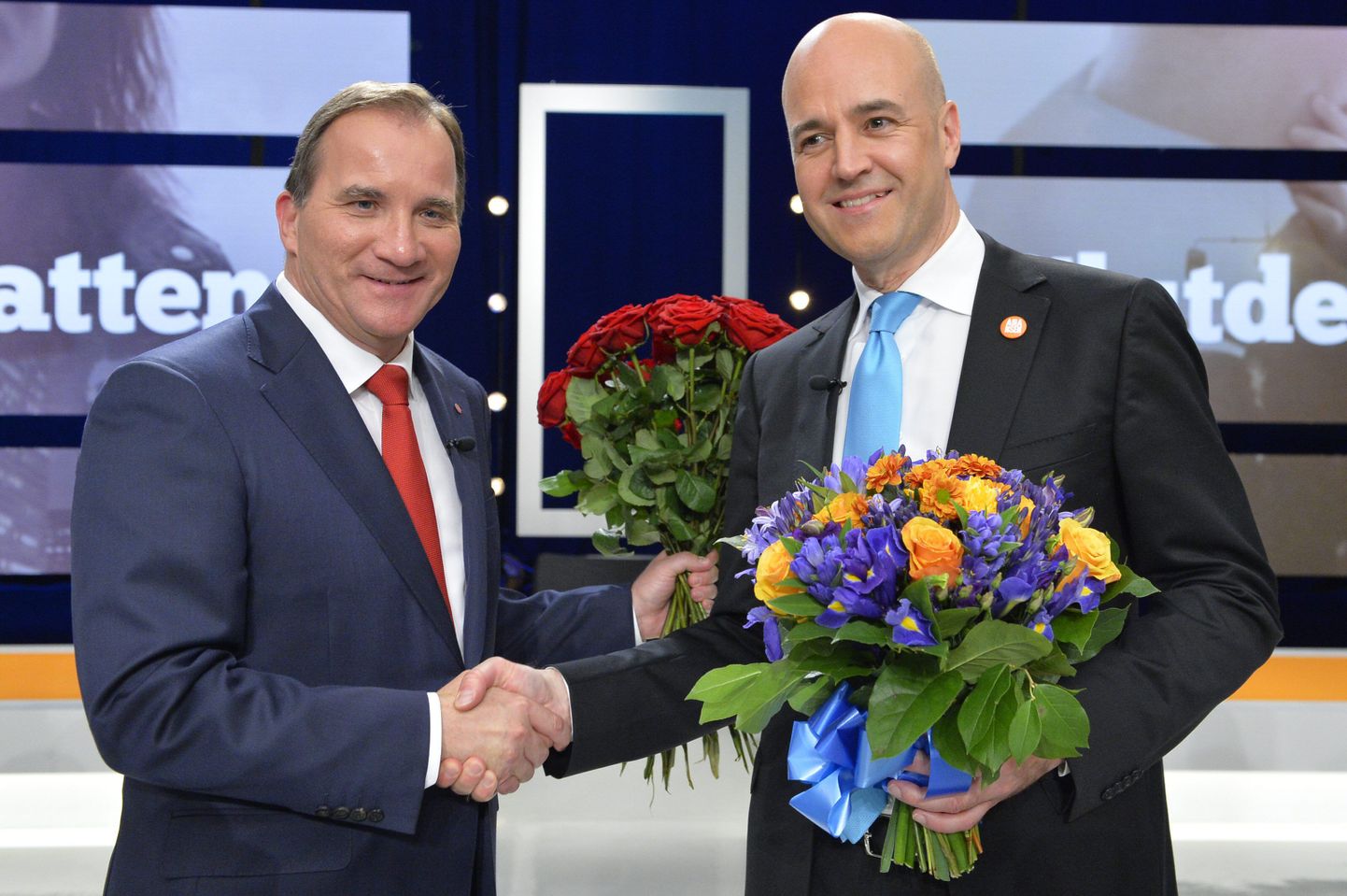 Rootsi uus peaminister Stefan Löfven koos eelmise valitsusjuhi Fredrik Reinfeldtiga (paremal).