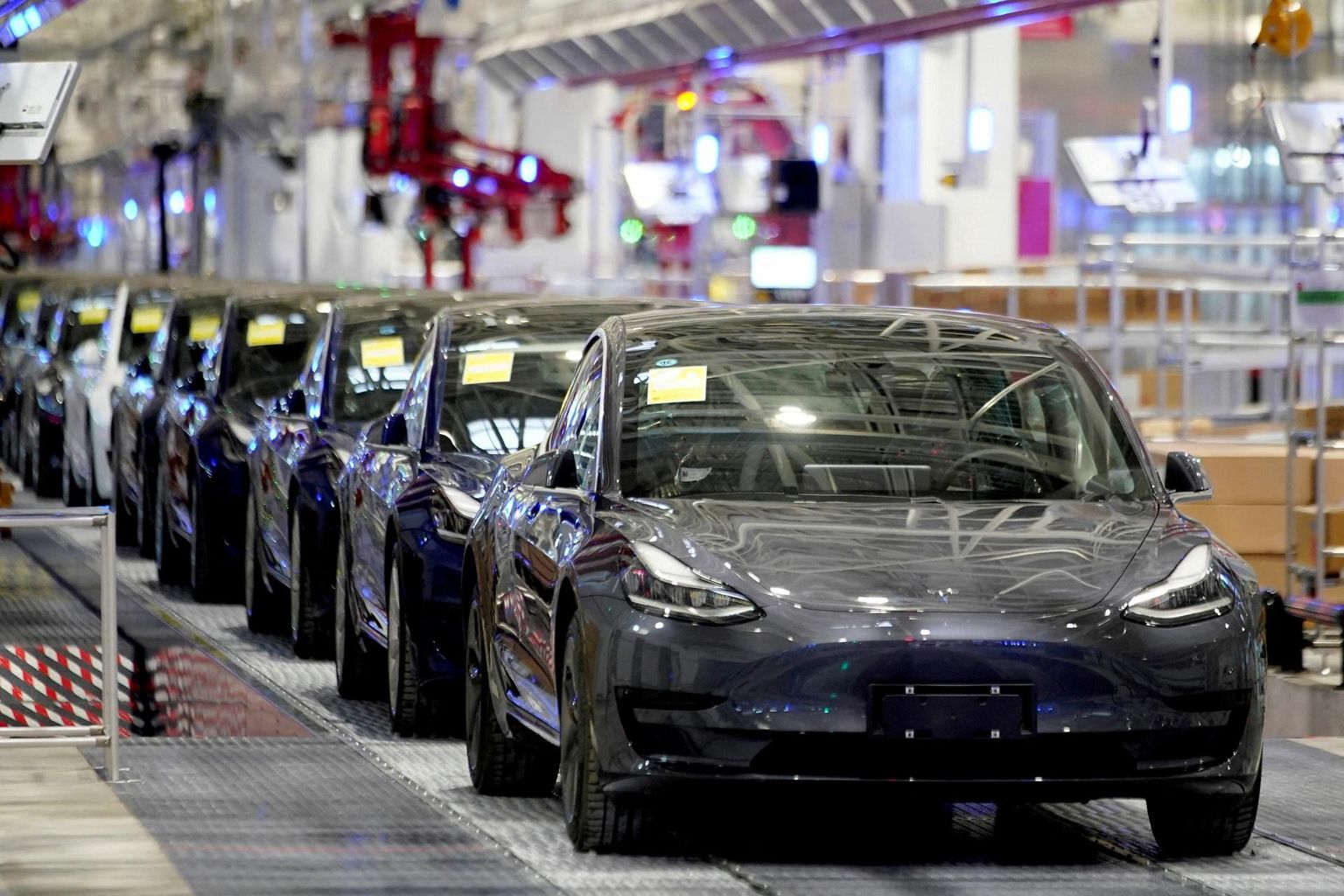 Tesla on valmis elektriautode turu vallutamiseks tegema nii suuri allahindlusi, et kannab ise seetõttu kahju.