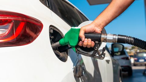 INFOGRAFIKA ⟩ Viļņā un Tallinā degvielas cenas samazinās, Rīgā kāpj dīzeļdegvielas cena