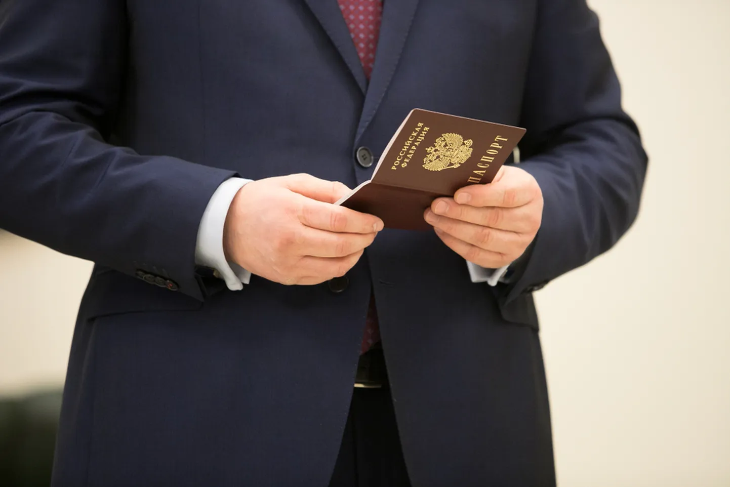 Человек с российским паспортом