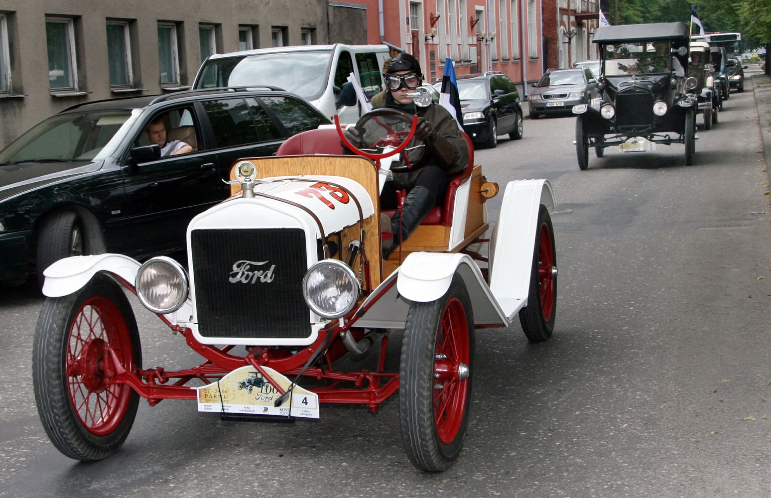 Laupäeval näeb Pärnus vanade autode paraadi.