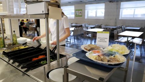 Linnavalitsus tõstab toiduainete kallinemise tõttu sügisest Tartus koolilõuna hinda