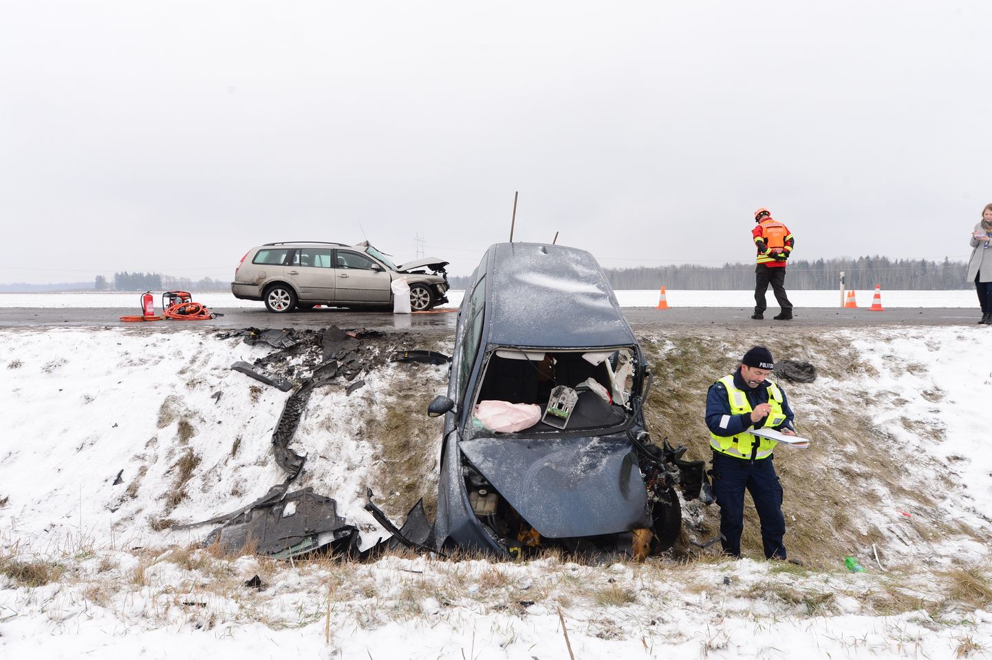 Rõhu külas Tartu-Viljandi maanteel sattus kokkupõrkesse kaks sõiduautot. Avarii tõttu hukkusid kaks inimest.