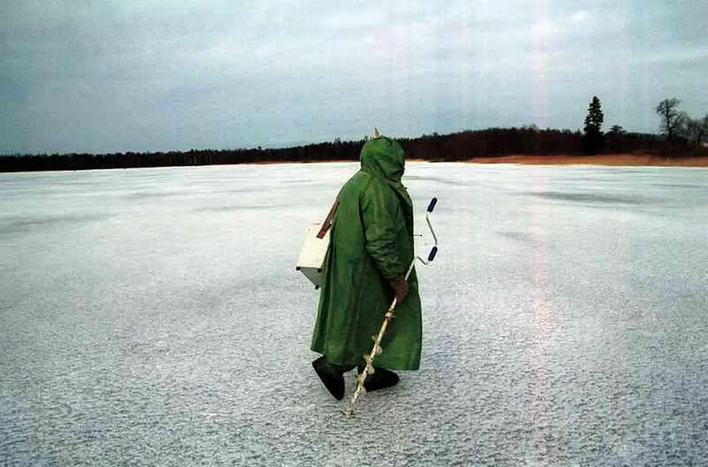 Kalamees Klooga järvel.
