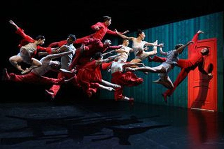 Tantsulavastuse «Cafe Idiot» autor on meil juba peaaegu «koduvenelaseks» kujunenud Aleksandr Pepeljajev ning esitajaks teater Moskva Ballett.