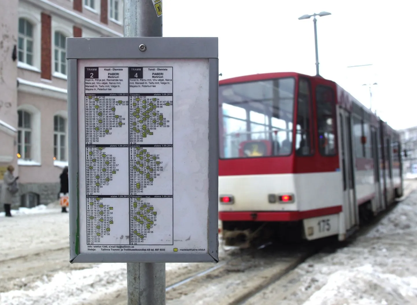Трамвайная остановка Paberi в центре Таллинна.