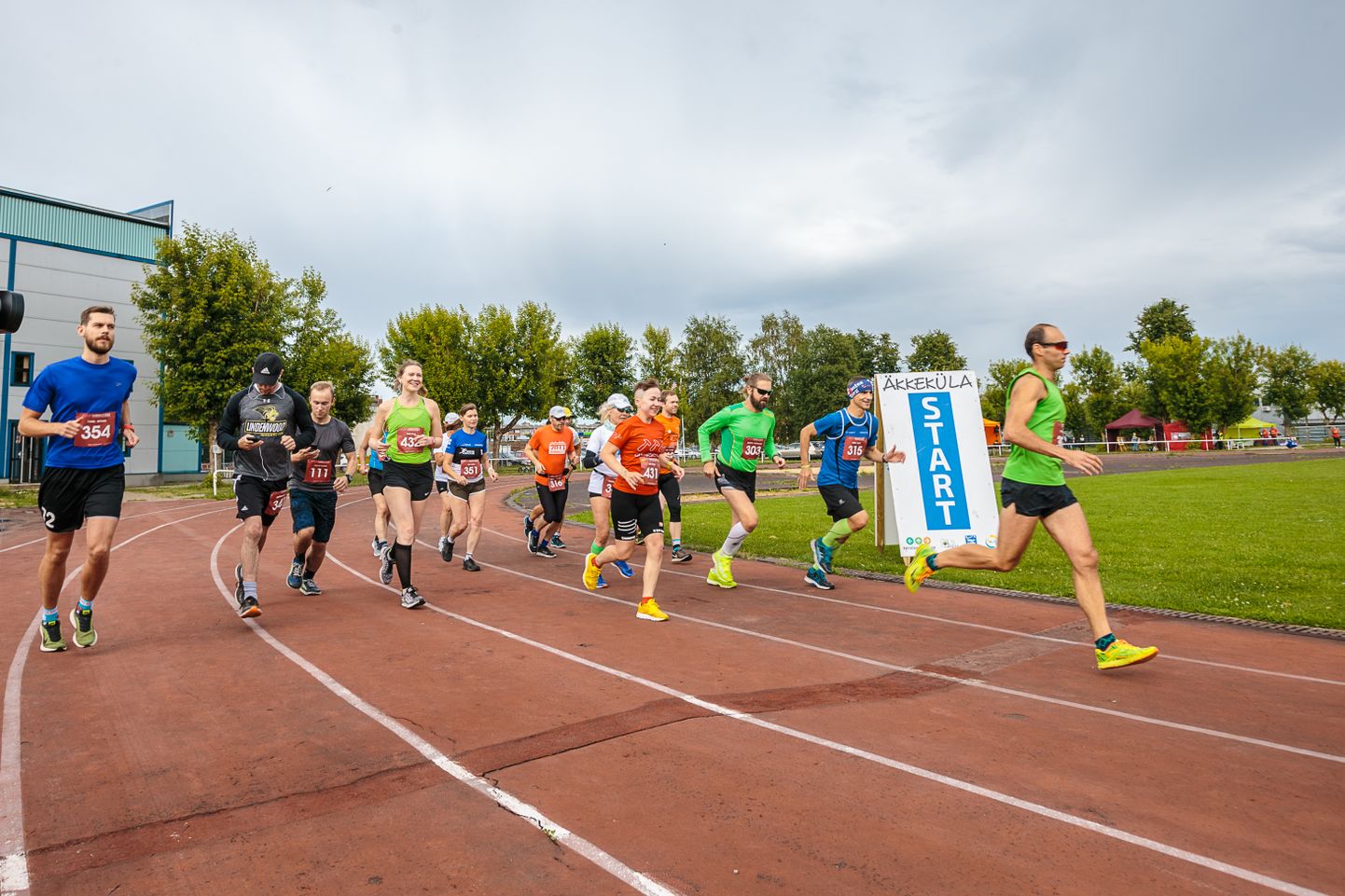 Kui esimesel neljal aastal toimus Ida-Virumaa staadionimaraton Iisakus, siis mullu joosti ja ka tänavu joostakse Narvas Kreenholmi staadionil.