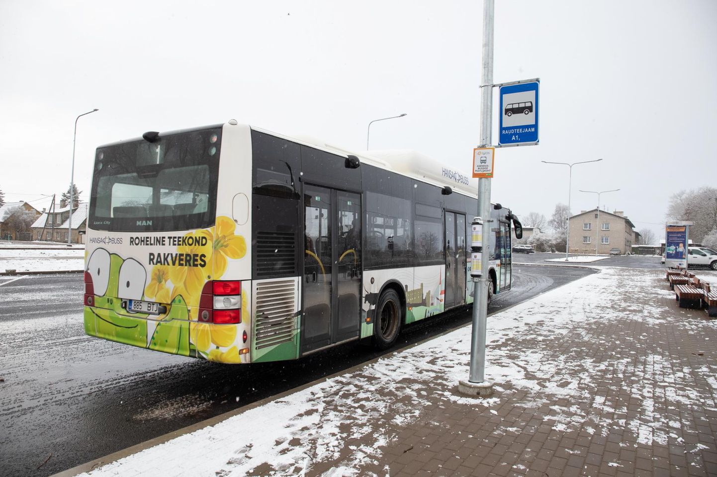 Rakvere linnaliinibuss liinil 1 sõidab marsruudil Piira–Näpi–Piira.