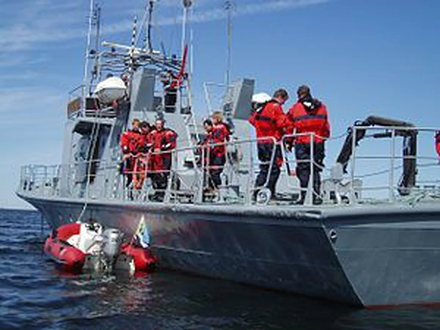 Piirivalvelaev Pikker merepäästeõppustel.