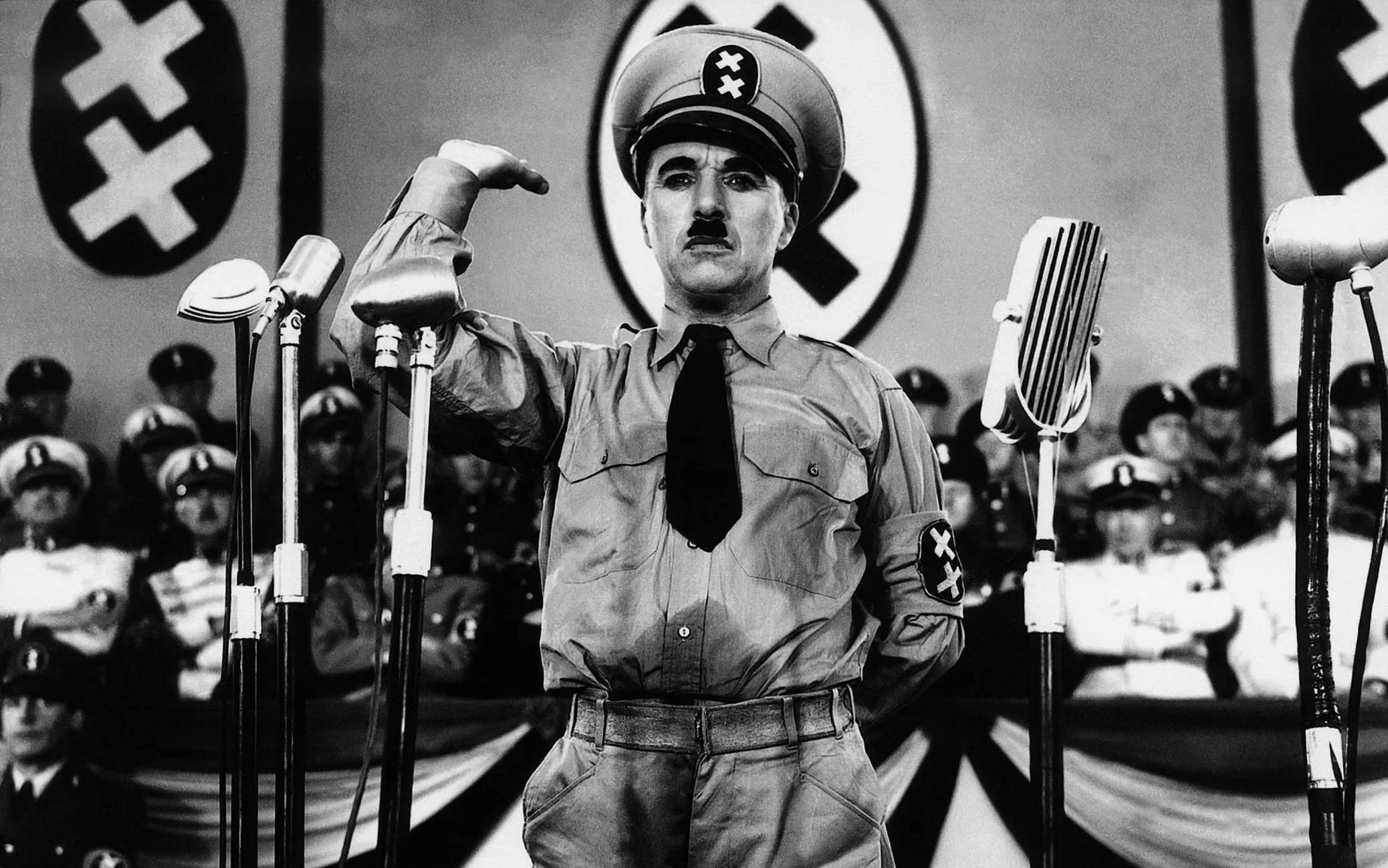 Diktaatorite üle on ikka nalja visatud, pildil Charlie Chaplin filmis «Suur diktaator», 1940.