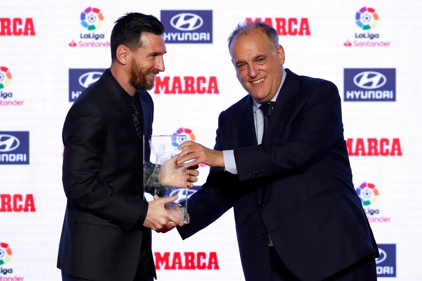 Lionel Messi (vasakul ja Javies Tabas (paremal).