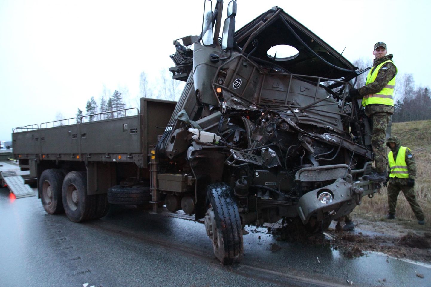 Liiklusõnnetus kaitseväe sõidukitega Põlva ja Tartu maakonna piiril.