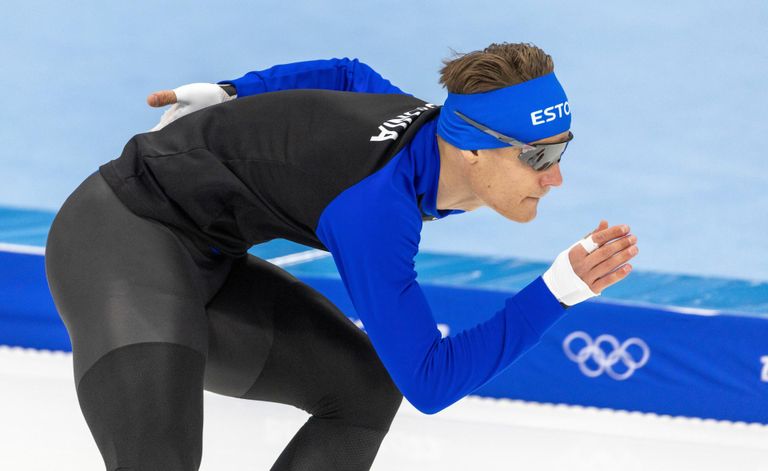 Эстонский конькобежец Мартен Лийв во время выступления на ОИ-2022 в Пекине. 