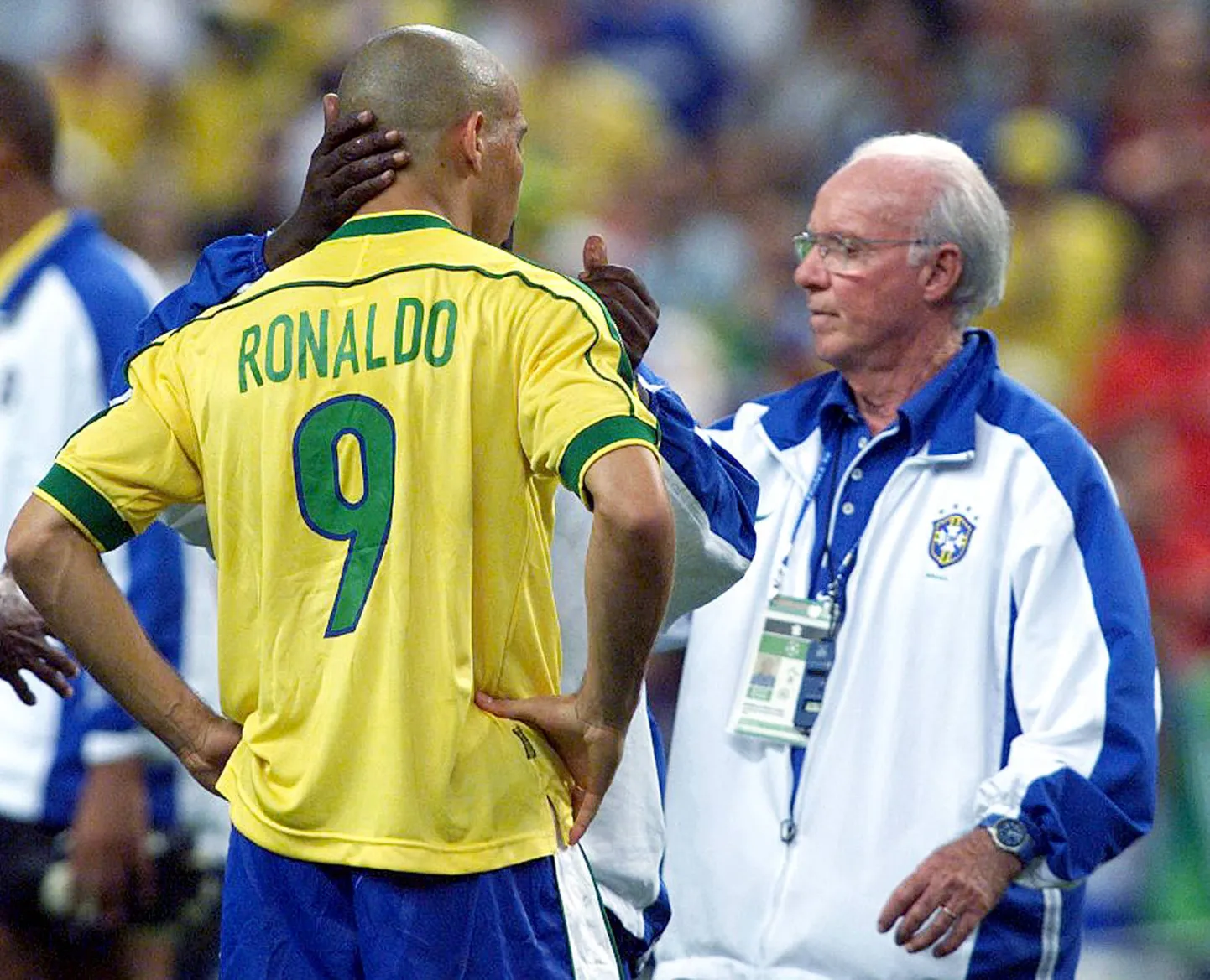 Mario Zagallo (paremal) juhendamas 1998. aasta MM-finaalis Ronaldot.