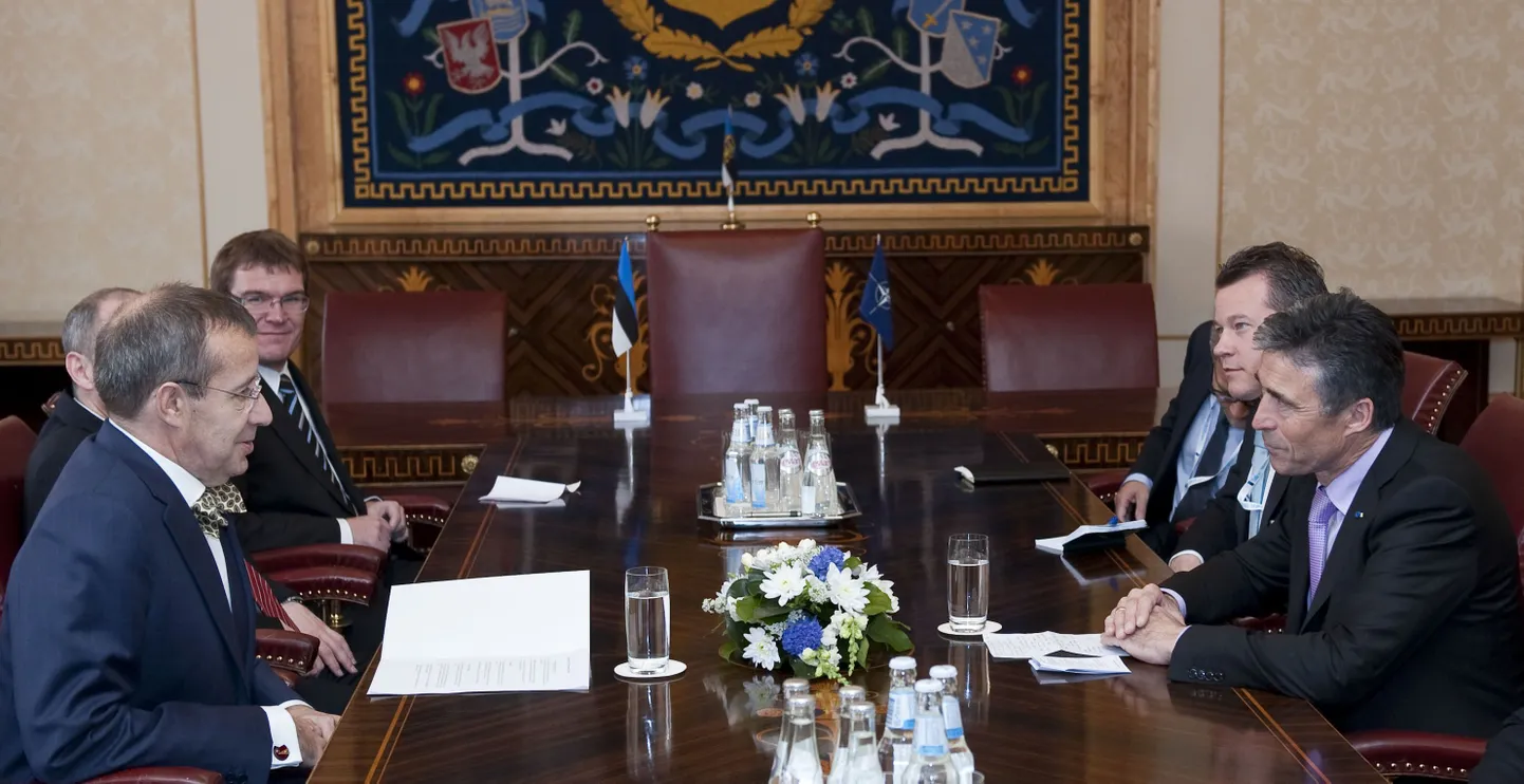 NATO peasekretär Anders Fogh Rasmussen ja president Toomas Hendrik Ilves kohtumisel Kadriorus.
