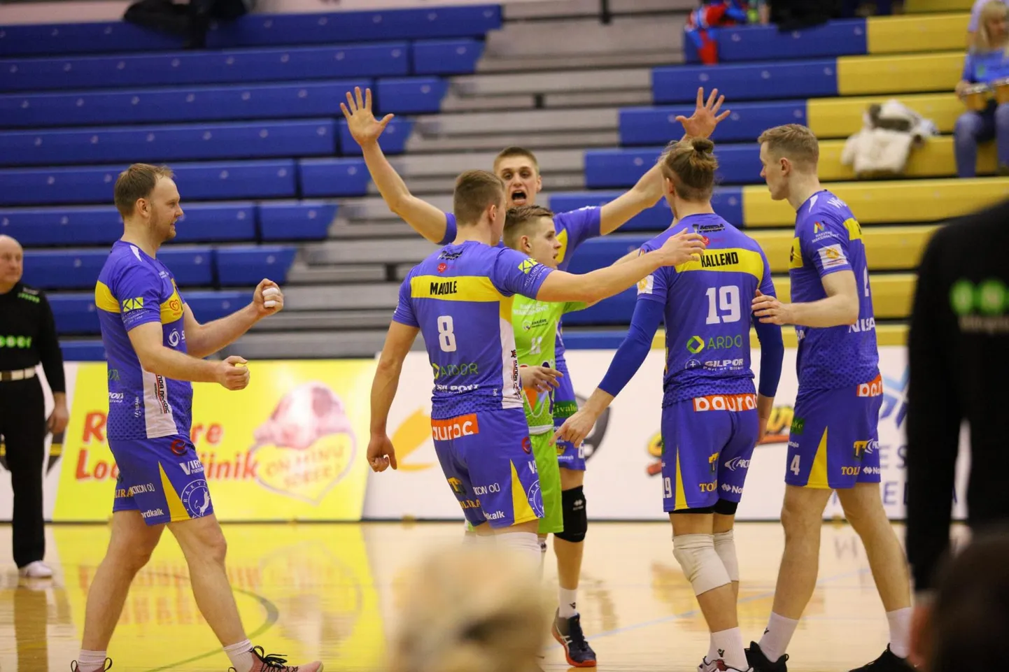 Rakvere Võrkpalliklubi alistas kodusaalis 3:2 Bigbank Tartu meeskonna.