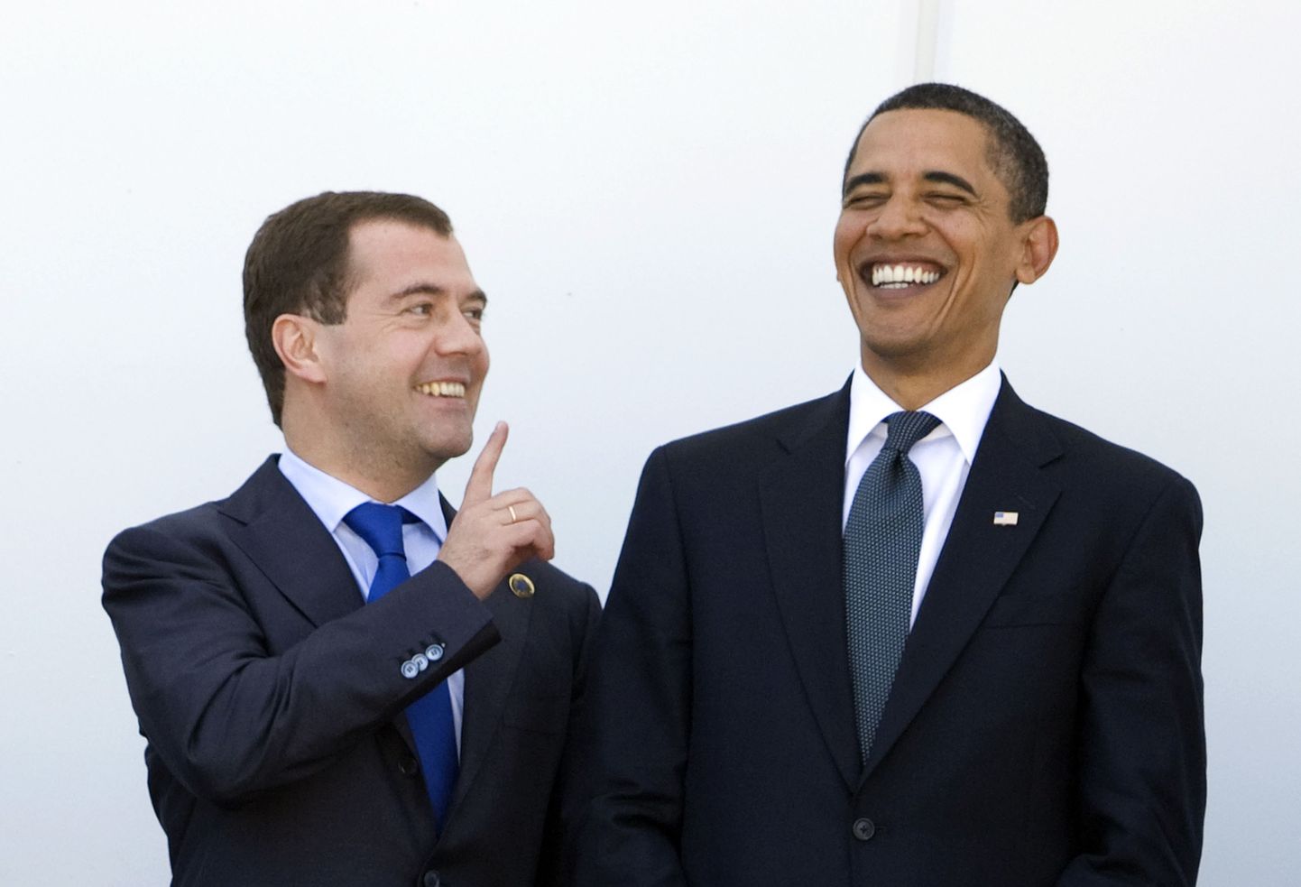 U.S. President Barack Obama (R) and Russia's President Dmitry Medvedev smile during a family photo at the G8 summit in L'Aquila, Italy July 10, 2009. After two days of talks focused on the economic crisis, trade and global warming, the final day of the G8 gathering in Italy looked at the problems facing the poorest nations. REUTERS/Tony Gentile  (ITALY POLITICS)