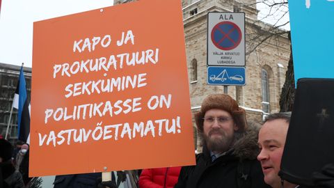 Meeleavaldajad piketeerivad kaitsepolitsei ees