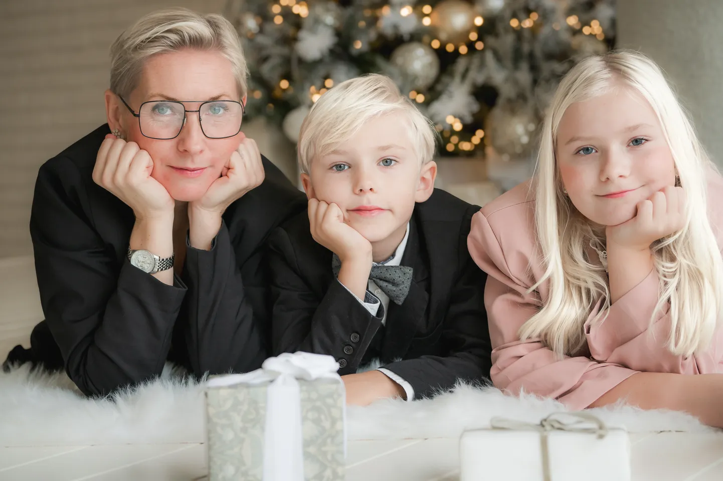 Viis aastat tagasi ostis Veronika Portsmuth perele suvekodu Virtsu lähedale Paatsallu. Ka tema lapsed on musikaalsed. Leif Erik Johann (keskel) läks MUBA (Tallinna Muusika- ja Balletikool) esimesse klassi kontrabassi õppima. Leifi õde Ingel Miina (paremal) juba õpib MUBAs.