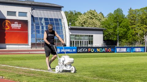 GALERII ⟩ Rakvere linnastaadion elab noorte jalgpalli EM-i avavile ootuses