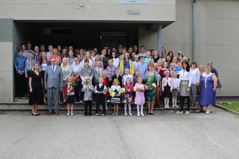 Tilsi põhikooli avaaktus peeti juba 24. augustil. FOTO: