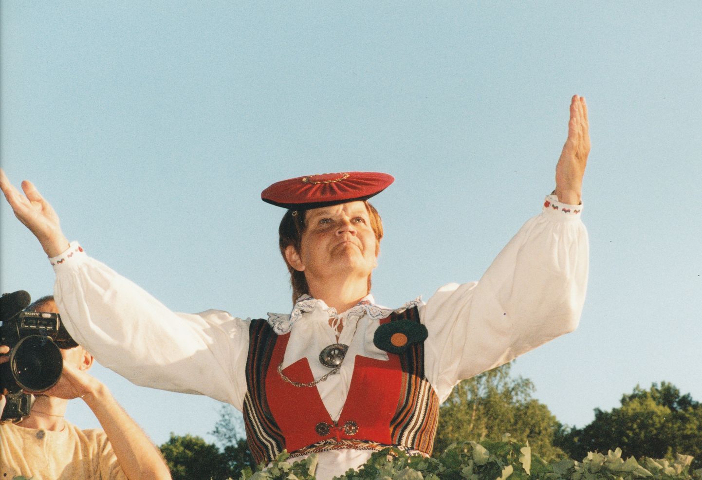 Vaike Uibopuu 1999. aasta juunis Tartu Laulupeol.