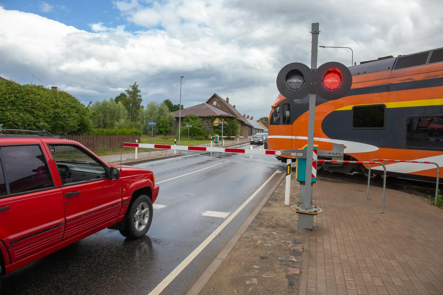 Raudtee rekonstrueerimine toob Viljandi reisile kolmeks nädalaks asendusbussid.