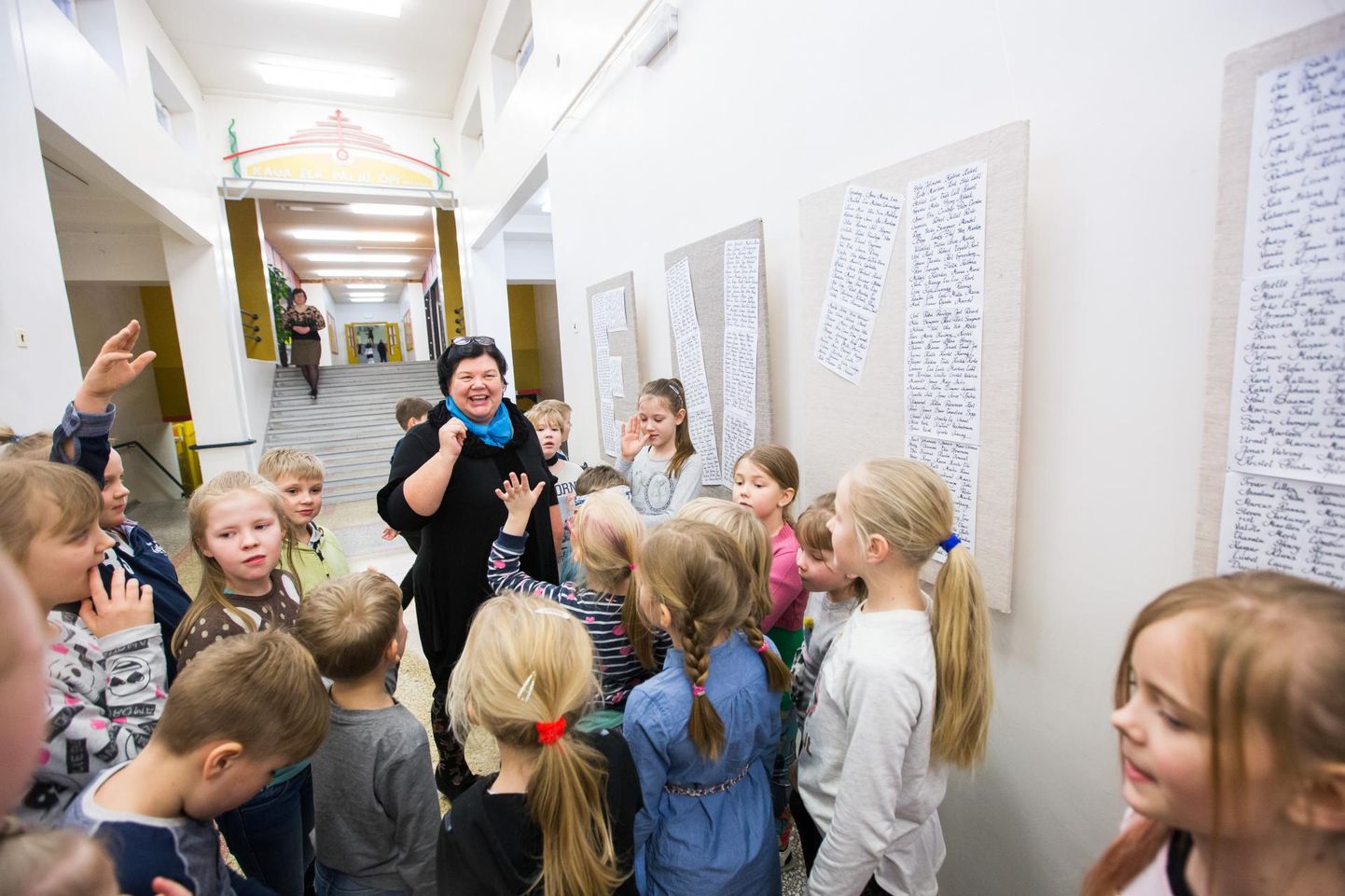 Haljala kooli direktori Inge Laivi (keskel) kinnitusel on kool tegutsenud alati eesmärgiga õpilaste elu huvitavamaks muuta.