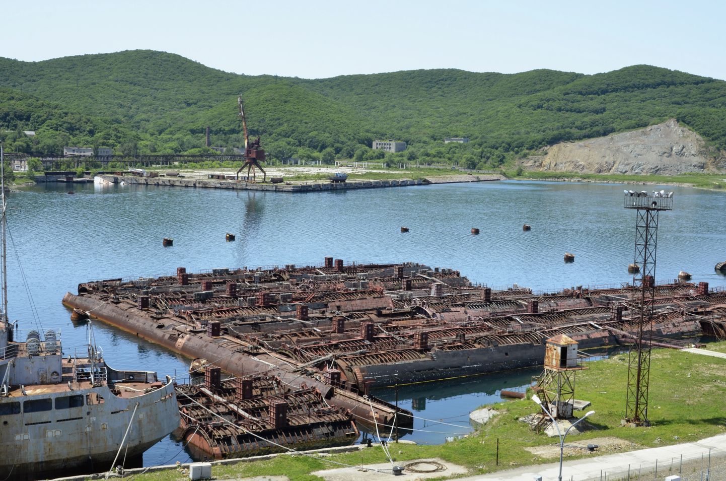 Kasutusest kõrvaldatud ja osaliselt lammutatud Vene allveelaevad Fokino tuumajäätmete ümbertöötlemise tehase territooriumil Kaug-Idas. Foto on illustratiivne.