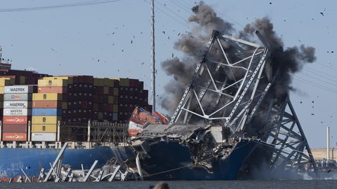 VIDEO ⟩ USA võimud õhkisid kokkupõrkel laevaga purunenud Baltimore’i silla rusud