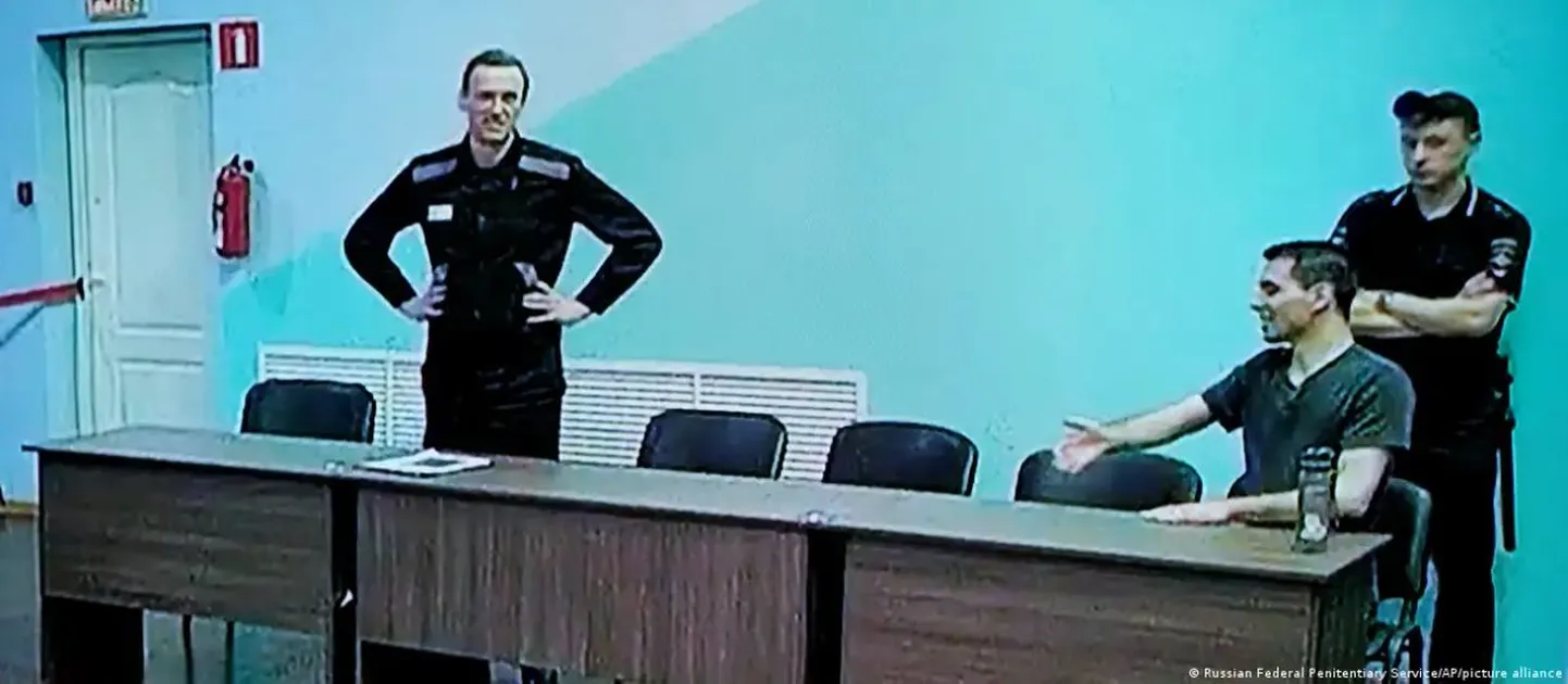Алексей Навальный на слушании в колонии (август 2023 года)