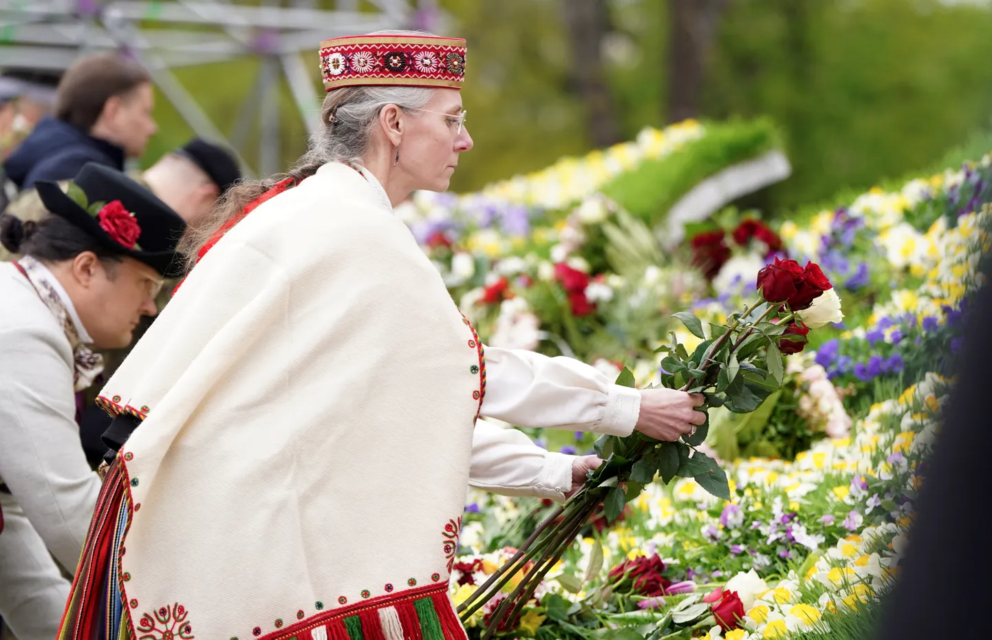 Церемония возложения цветов к памятнику Свободы по случаю 35-й годовщины восстановления независимости Латвии.