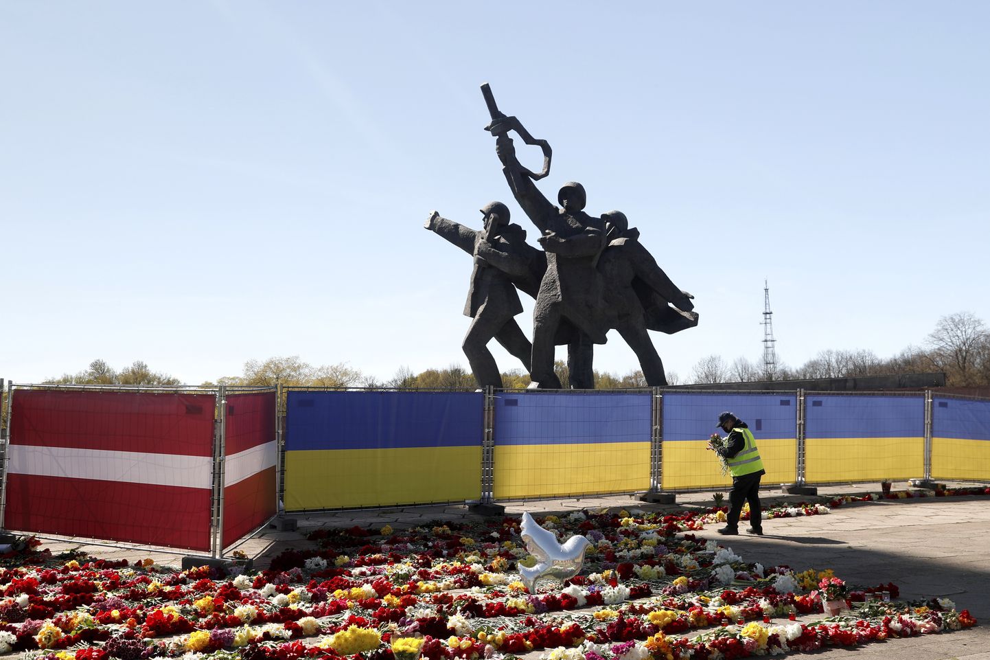 Riia Võidupargis asuv nõukogude sõdurite monument selle aasta 9. mail.