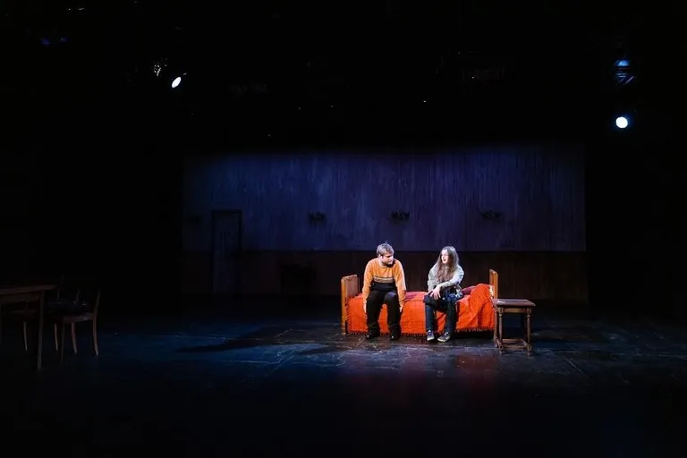 Valters Sīlisi autorilavastusest «Raamatul põhinev» Dirty Deal Teatros.