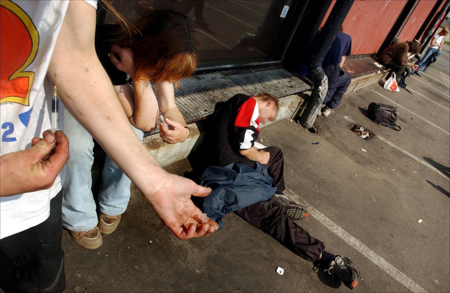 2001: Euroopa Nukogu raport tunnistas Oslo Euroopa narkopealinnaks. Teatud piirkondades võis seal näha ka avalikult süstivaid narkomaane.