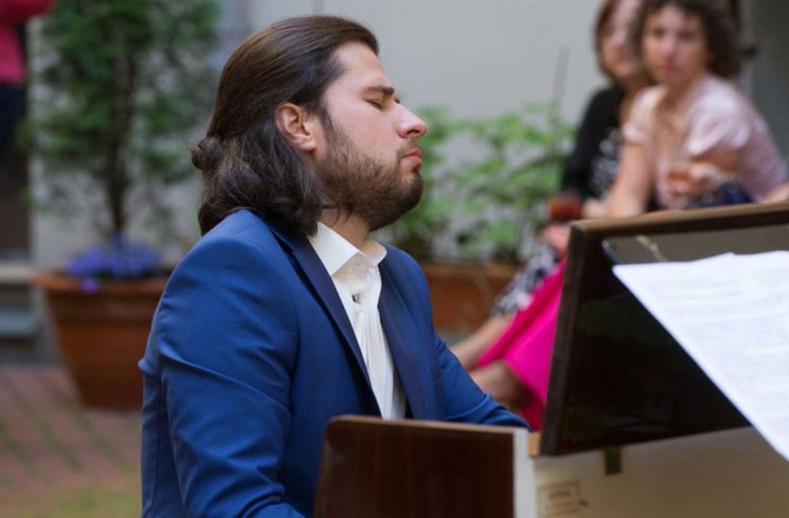 Pianists Andrejs Osokins prezentē debijas soloalbumu