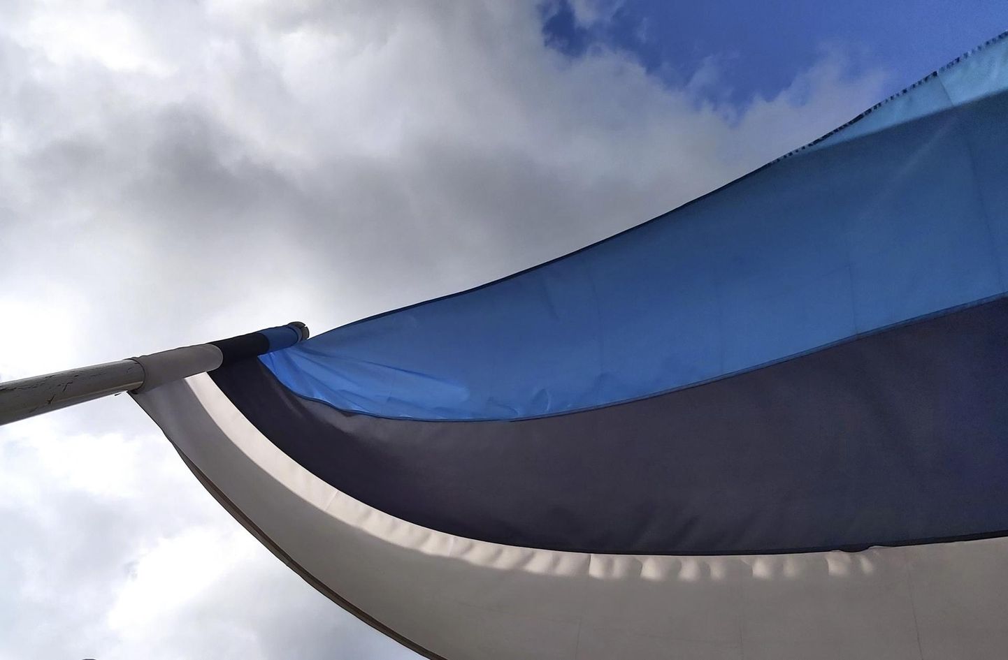 Isadepäeval heisatakse Eesti lipud.
