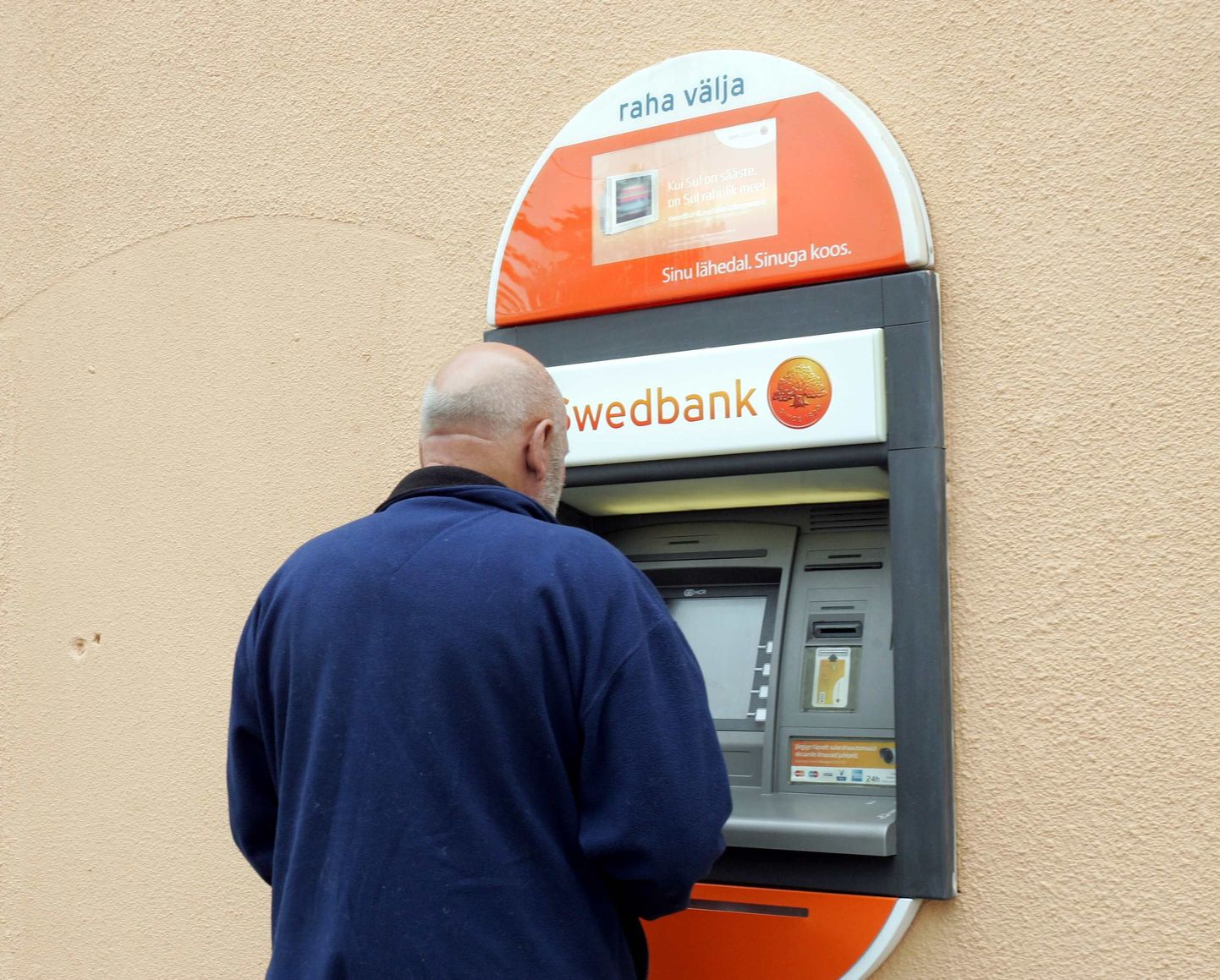 Ajavahemikul 5.-7. septembrini on Rakveres Tallinna tänaval Swedbanki sularahaautomaadis kopeeritud pangakaartide andmeid.