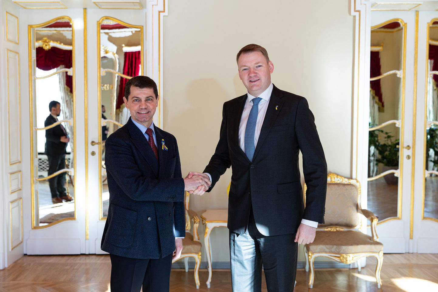 Saeimas priekšsēdētājs Edvards Smiltēns tiekas ar Ukrainas ārkārtējo un pilnvaroto vēstnieku Latvijas Republikā Oleksandru Miščenko