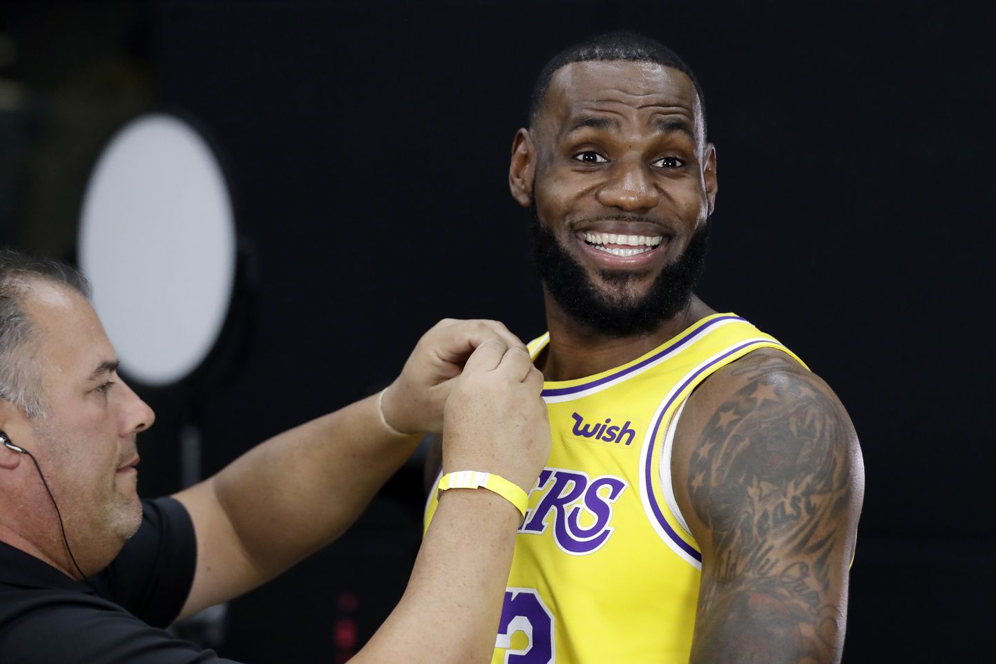 Los Angeles Lakersiga liitunud LeBron James manitses fänne kannatlikkusele.
