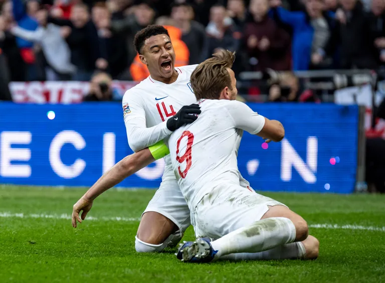 Harry Kane ja Jessie Lingard tähistamas võiduväravat Horvaatia vastu.