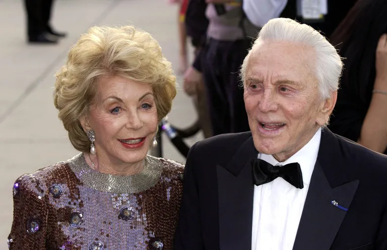 Kirk Douglas tähistab sajandat sünnipäeva