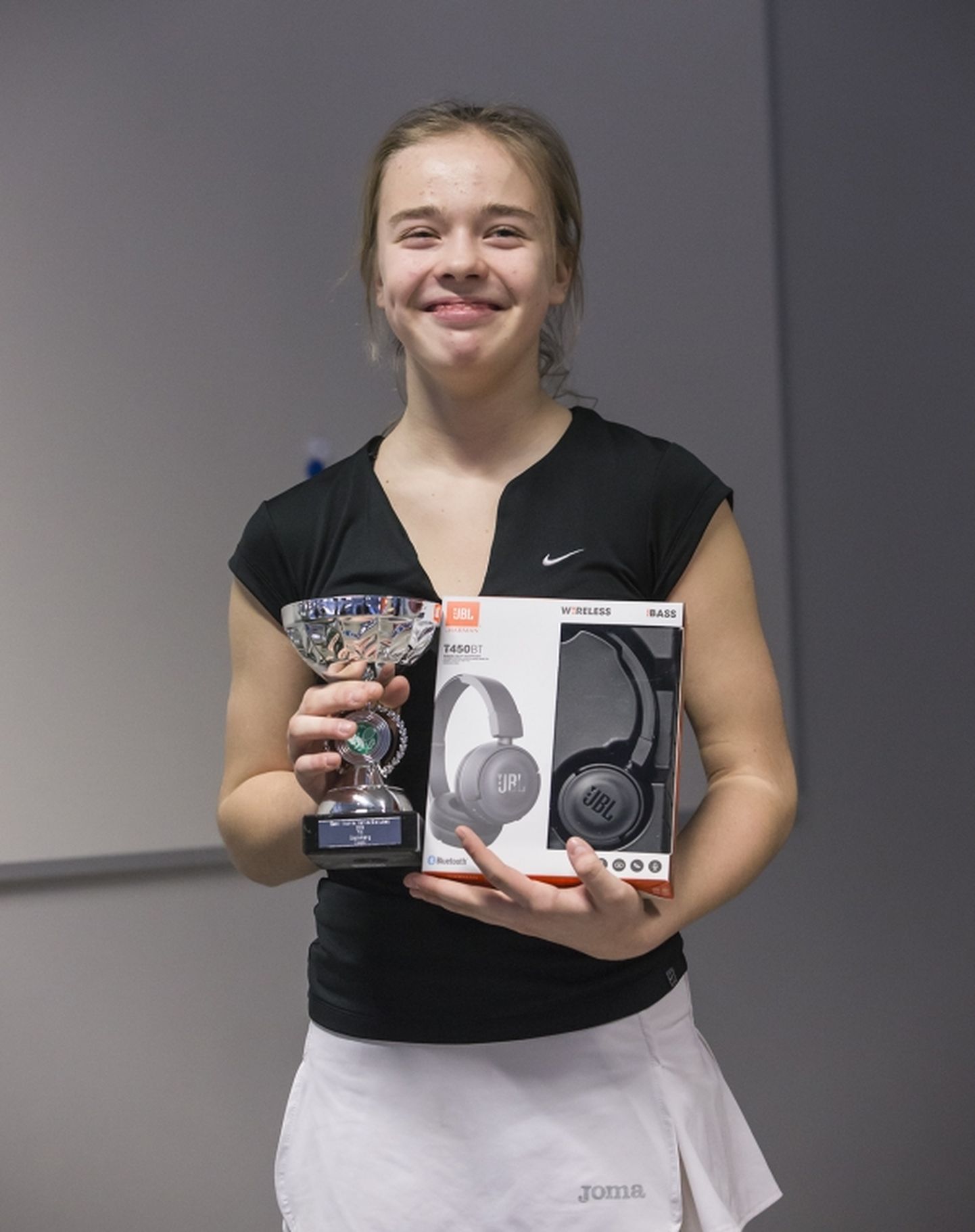Brit Martin teenis Eesti karikavõistlustel 12-aastaste tütarlaste turniiril esikoha üksikmängus ja võitis koos Grete Gulliga paaristurniiri.