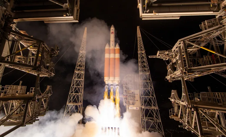 Delta IV Heavy kanderakett viis NASA Parkeri sondi 12. augustil 2018 orbiidile. Sond uurib juba mõnda aega Päikese krooni