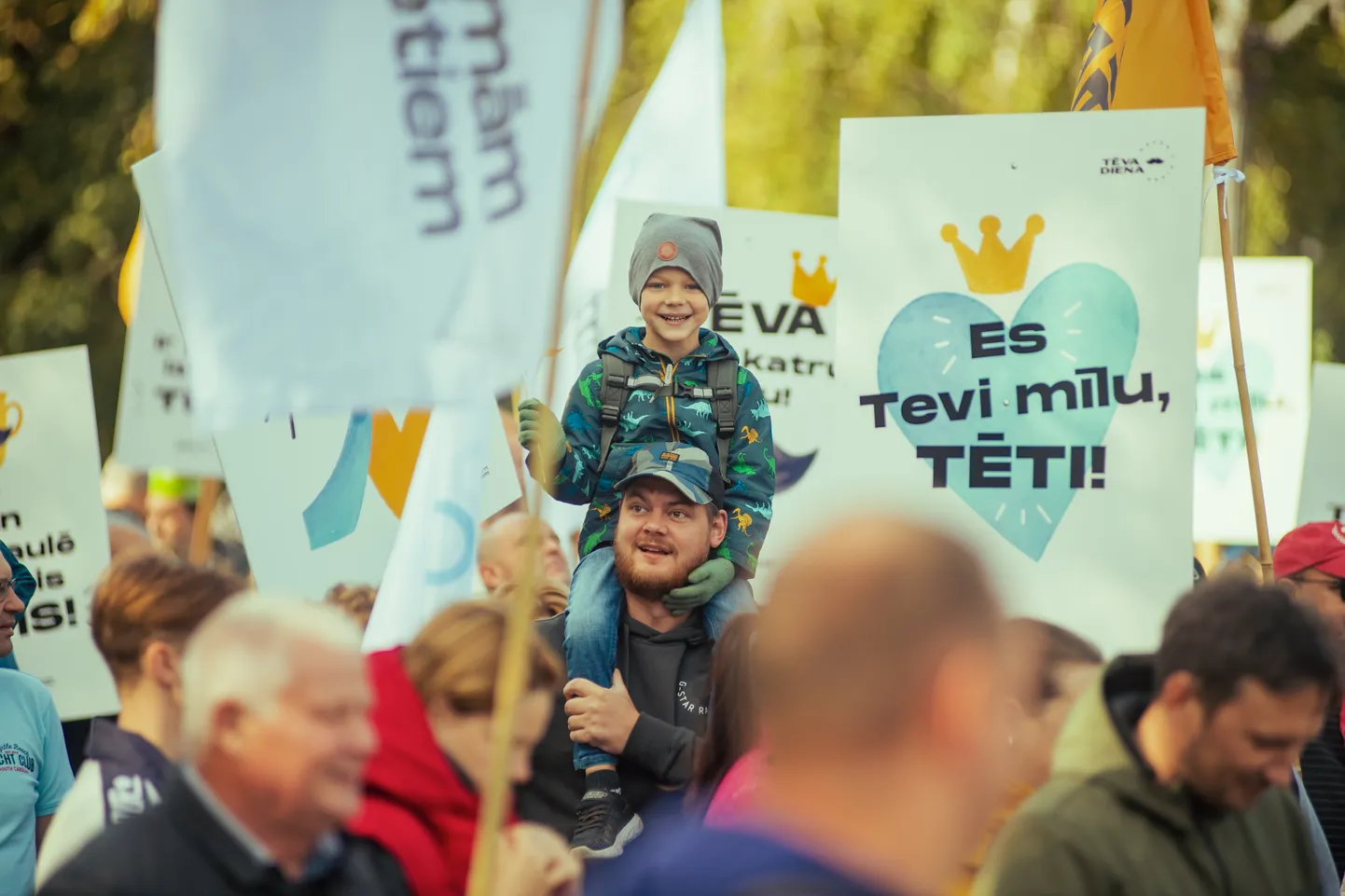 Gājiens par godu Latvijas un Ukrainas tēviem