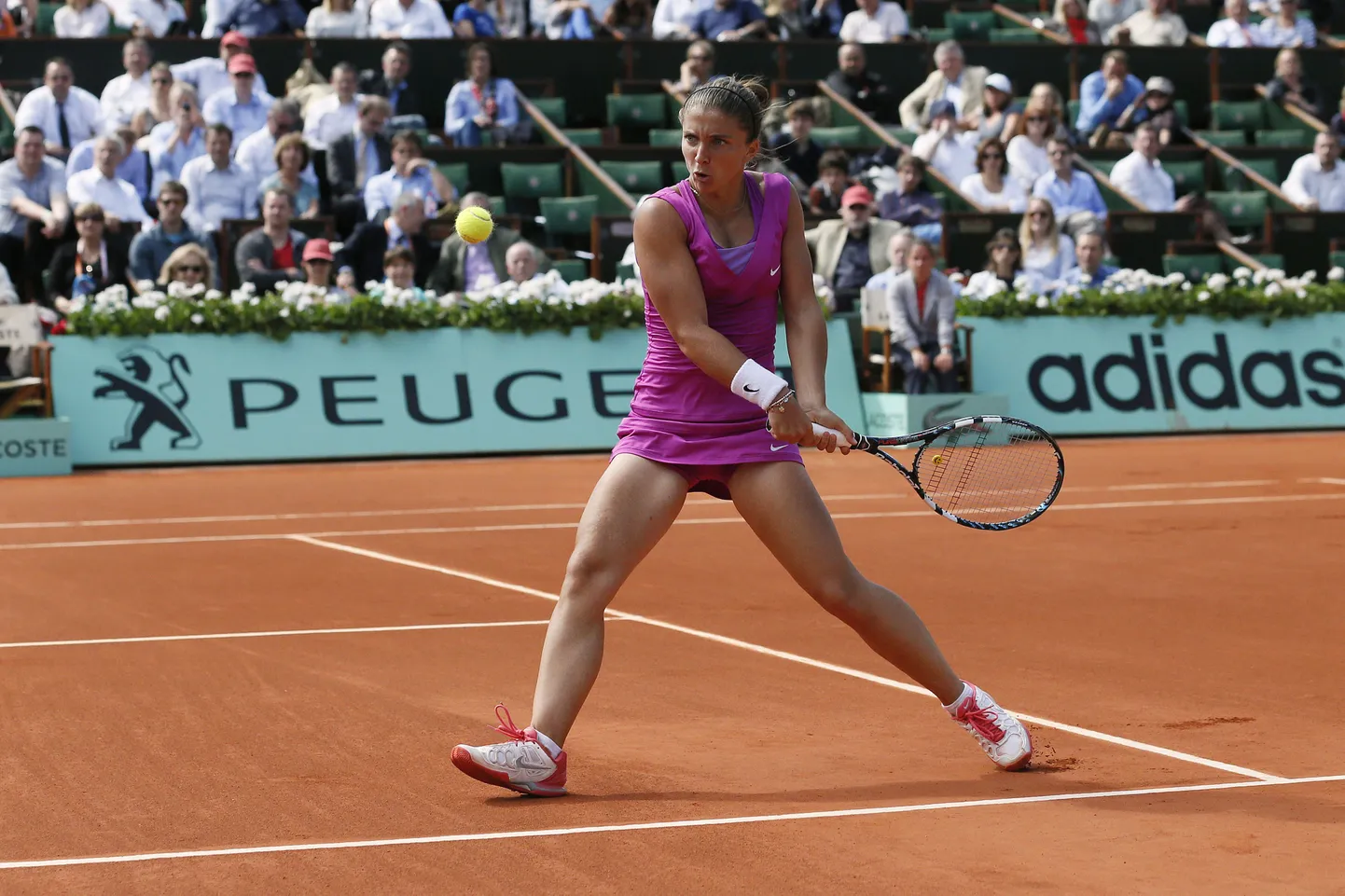 Sara Errani alistas Samantha Stosuri ning pääses Prantsusmaa lahtiste finaali.