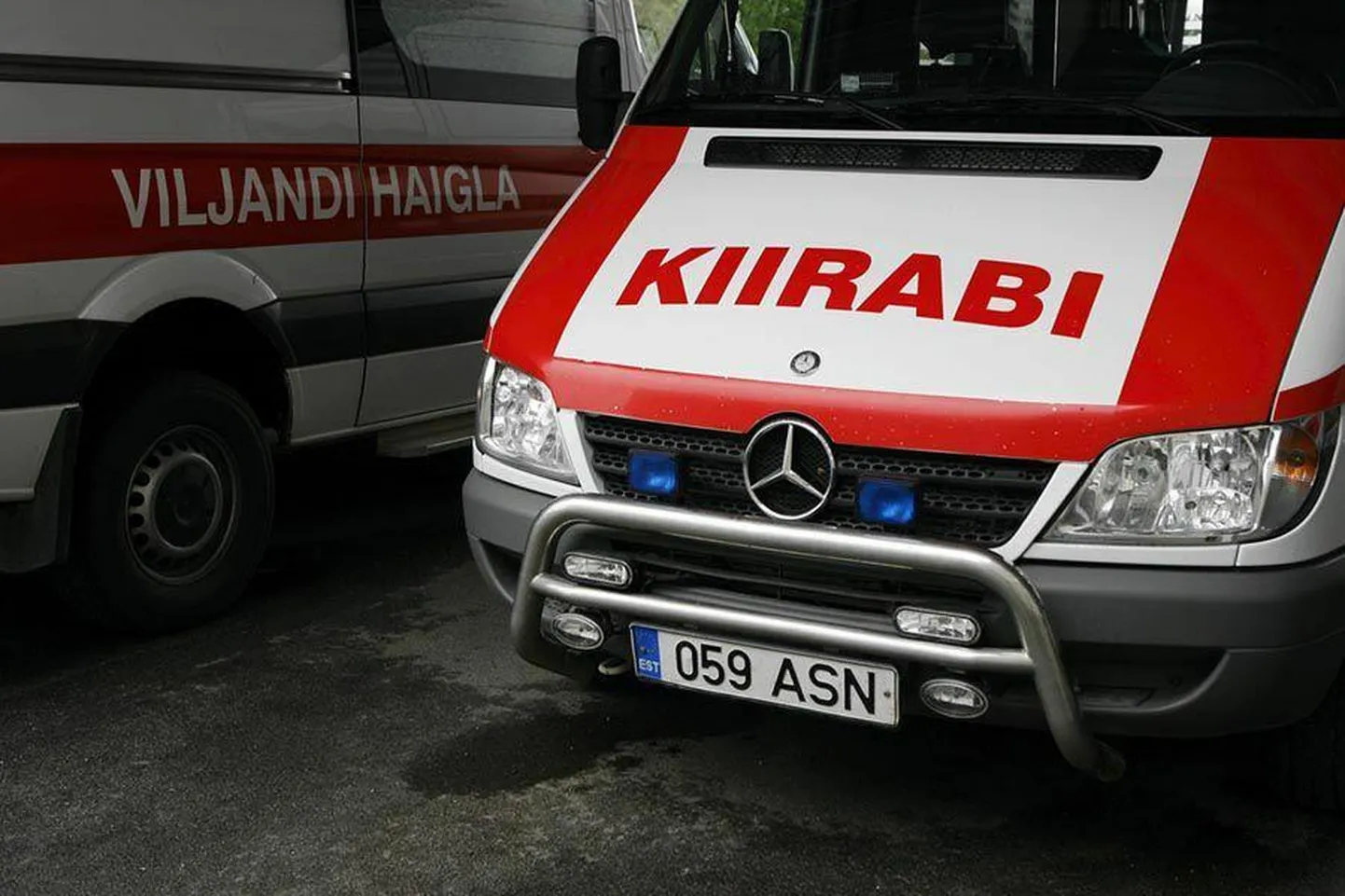 Kiirabi toimetas jalakäija haiglasse. Foto on illustratiivne.