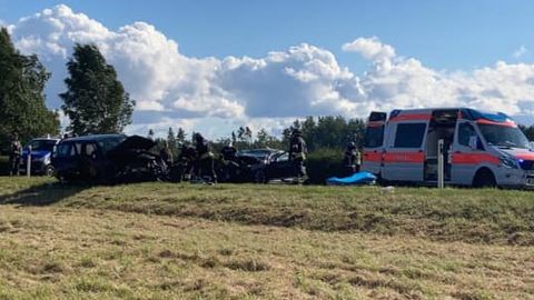 Pärnu linnapiiri lähedal sai autode kokkupõrkes viga kolm inimest