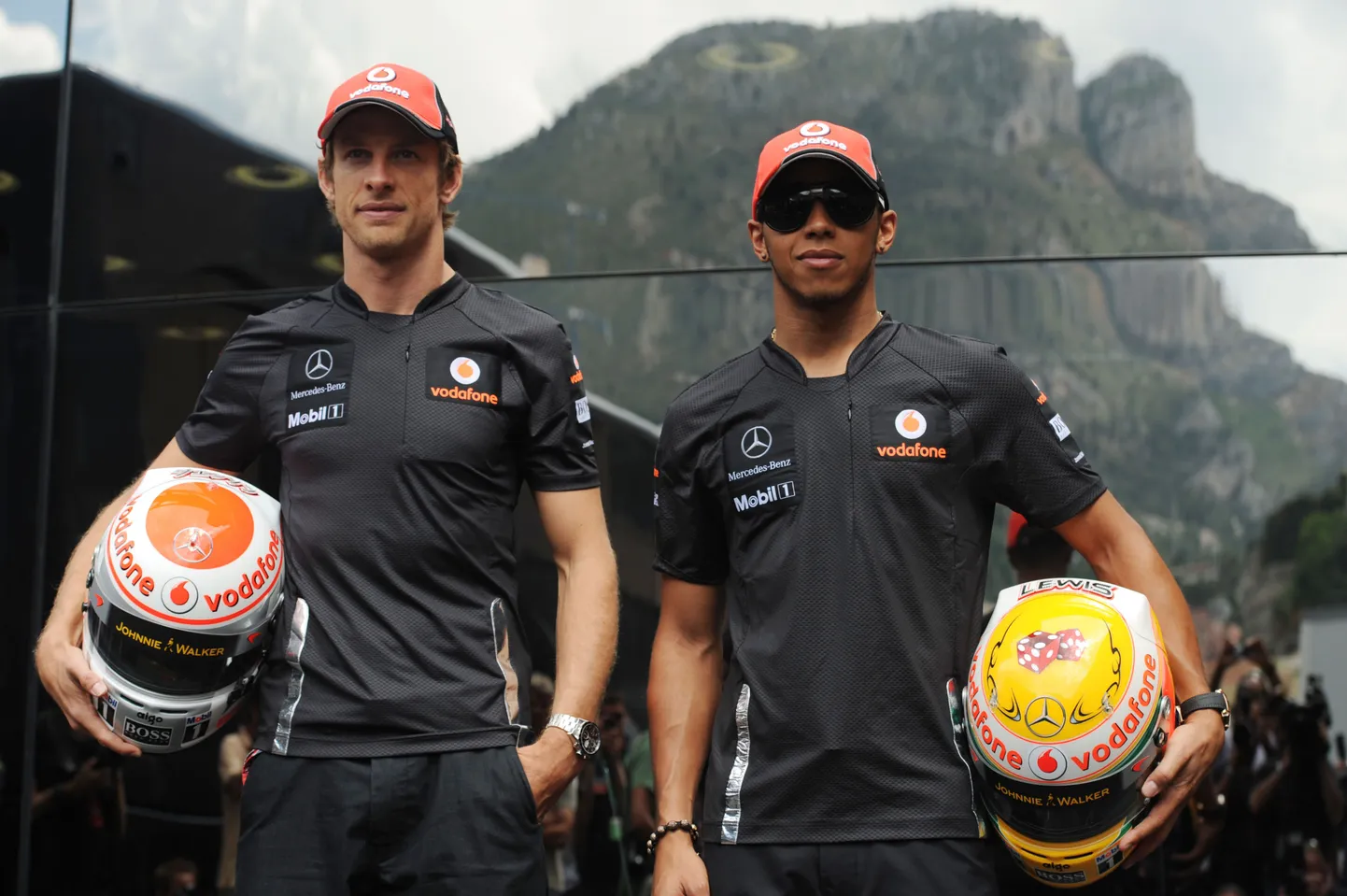 Jenson Button ja Lewis Hamilton (paremal).