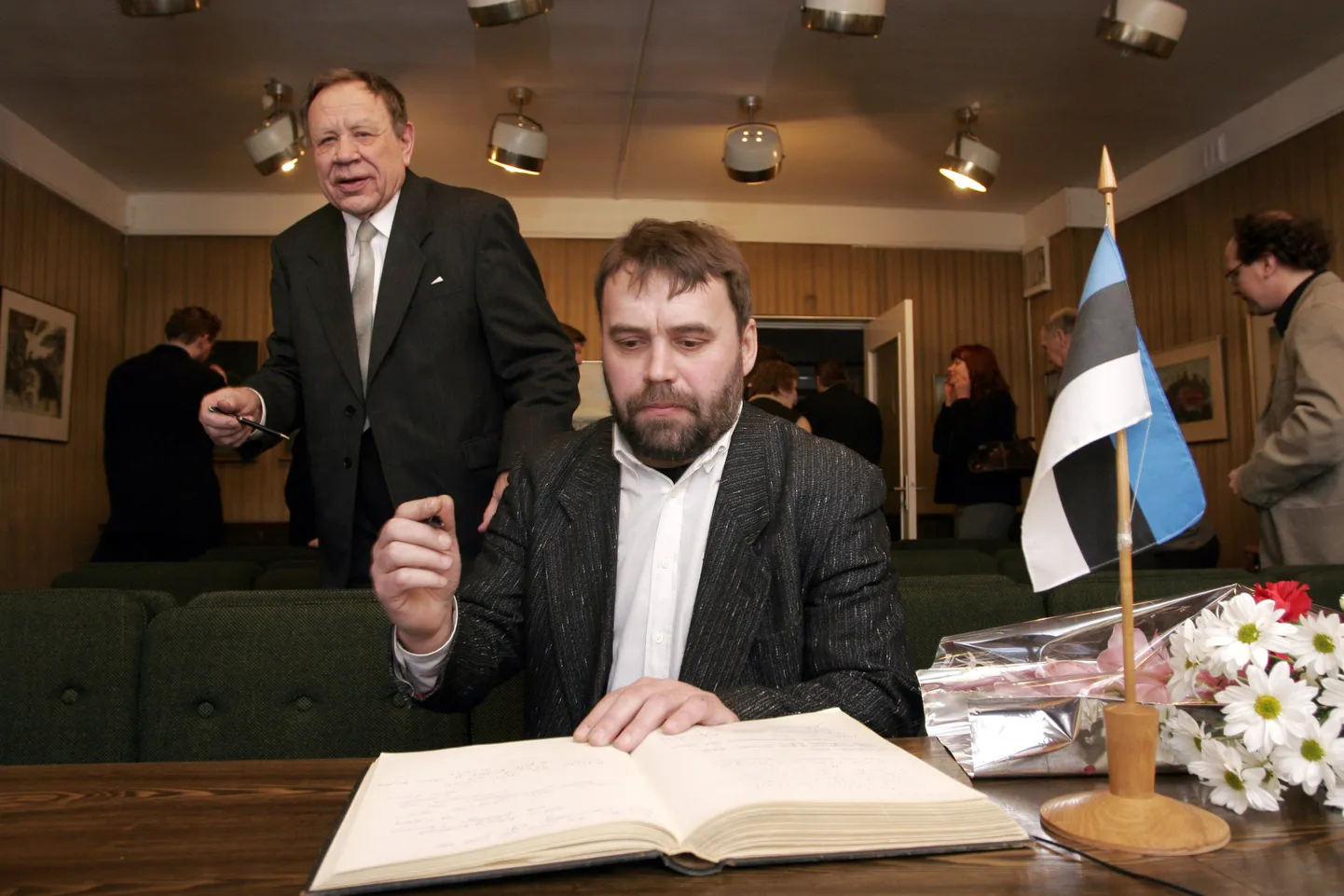 Tuglase novelliauhinna pälvinud Tarmo Teder.